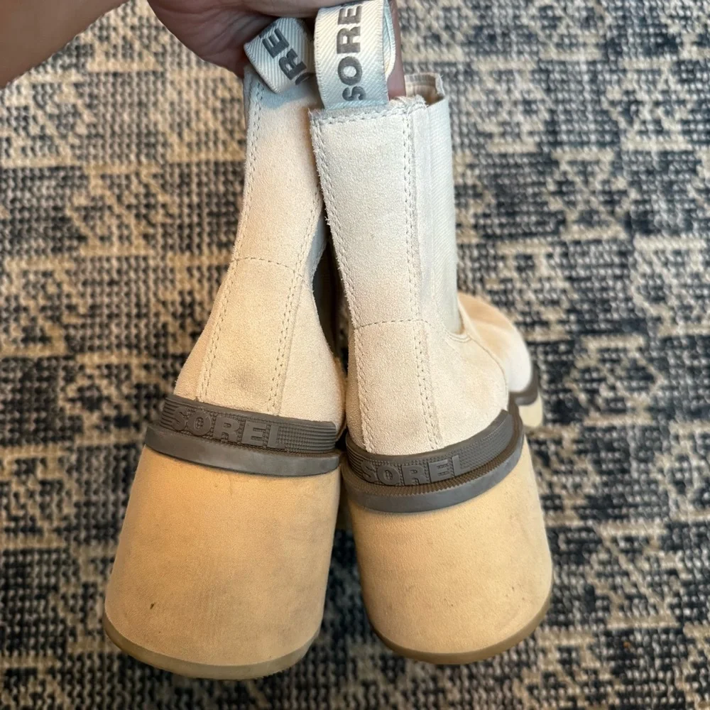 Sorel Cream Hi-Line Heel Chelsea Boot size 9